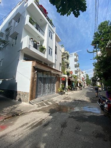 Bán gấp nhà HXH 10m đường 3 Tháng 2, Q10. DT: 6x19m, 2 lầu, giá rẻ