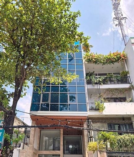 Bán nhà hầm 5 tầng có dòng tiền, mặt tiền sầm uất Bùi Đình Tuý, 47 tỷ