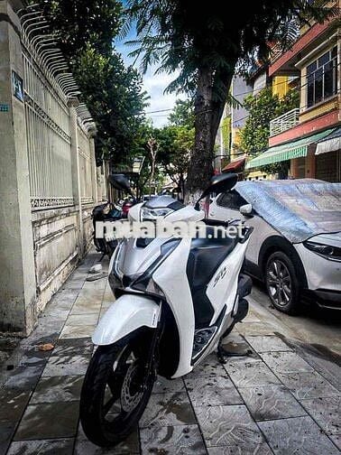 xe còn rất mới , chạy êm , dư xe nên bán