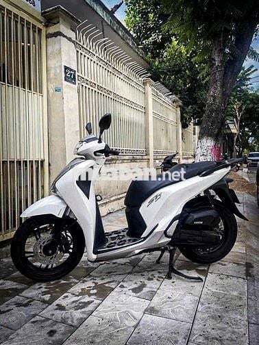 xe còn rất mới , chạy êm , dư xe nên bán