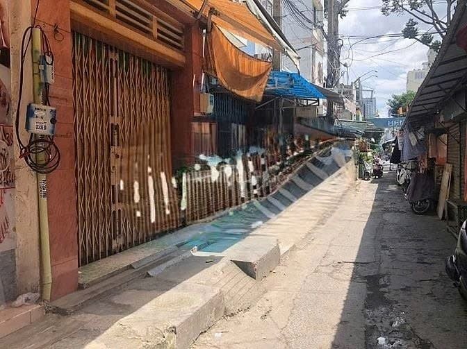 Cho thuê nhà mặt tiền Nhật Tảo, P.4, Q.10 giá 12tr