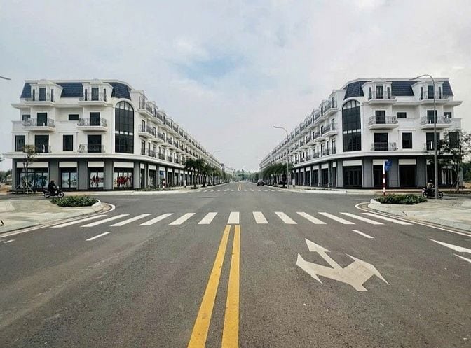 Cho Thuê Nguyên Căn Mặt Tiền SJC Long Thành. Ngay Sân Bay. 4 lầu TM