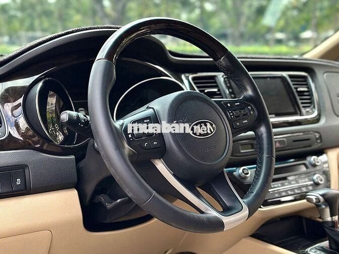 Kia Sedona 2019 2.2 DAT Luxury - 90000 km