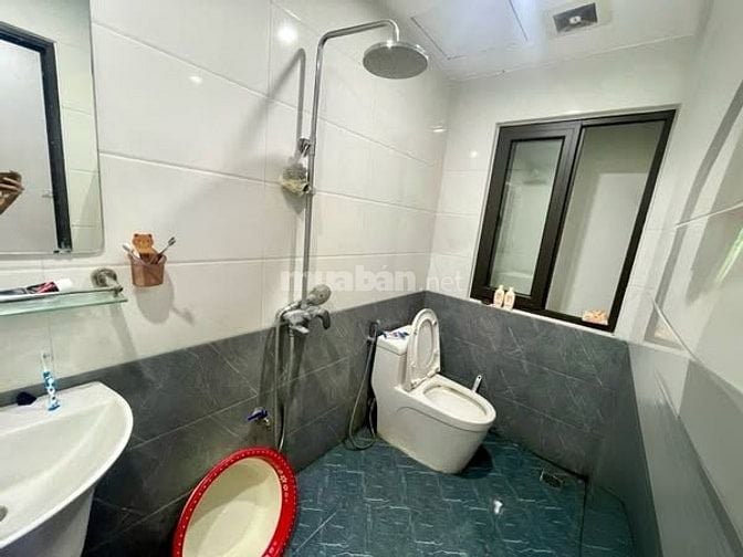 Phố Bồ Đề - Nhà 5 Tầng - 3 PN, Gần Phố, Gần Ô tô đỗ - Hơn 6 Tỷ  