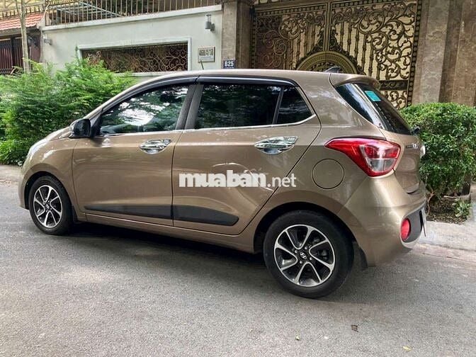Gia đình bán xe Hyundai Grand i10 bản 1.2AT full