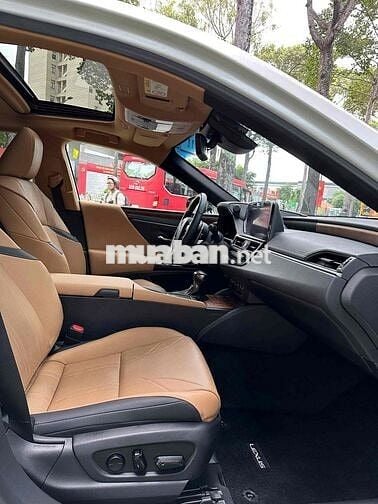 Lexus Es250 2021 - 22000 km