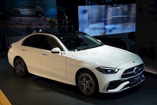 Mercedes Benz C Class 2025 C300 AMG