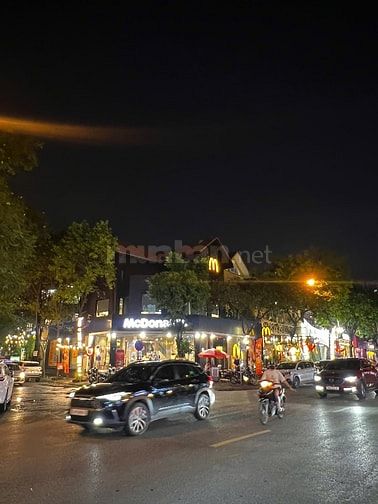 Phố ẩm Thực Nhượng Nhà Hàng đầu tư bài bản Đoạn Giữa Phố thông sàn