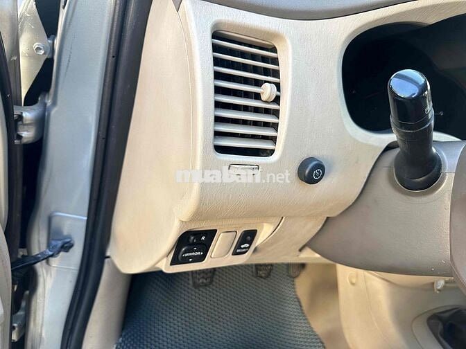 Toyota Innova 2008 G - 123456 km