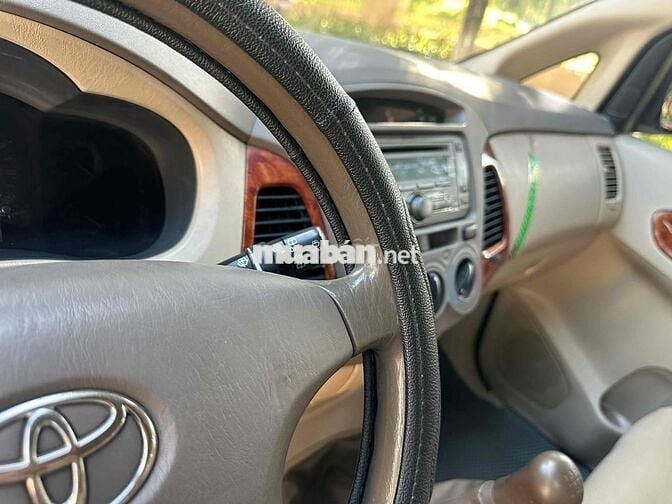 Toyota Innova 2008 G - 123456 km