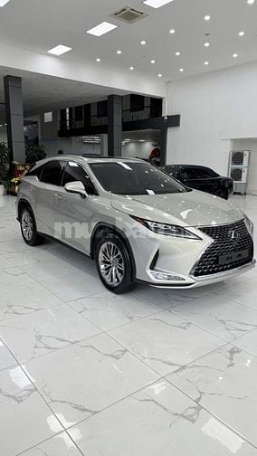Xe vừa cập bên. Lexus RX300 sản xuất 2020, biển Hà Nội.