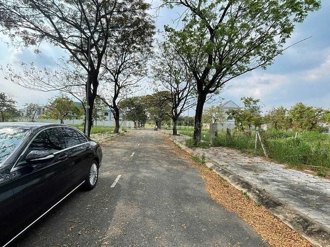 Bán đất biệt thự ven sông đường Tam Đa Quận 9 dự án Đại Học Mở 298m2