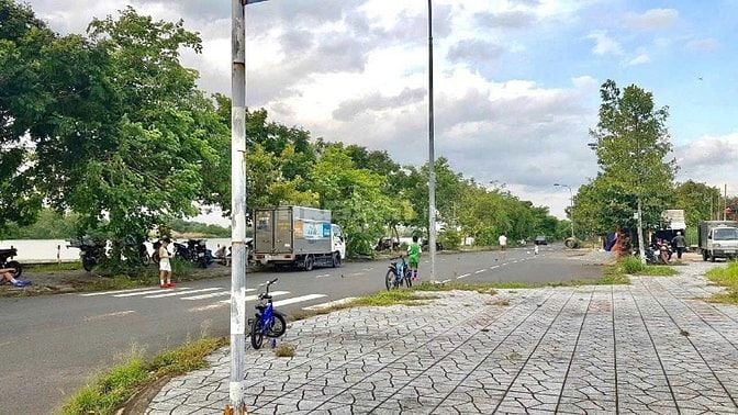 Bán đất biệt thự ven sông đường Tam Đa Quận 9 dự án Đại Học Mở 298m2