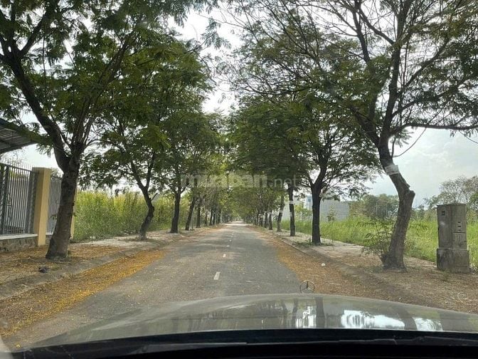 Bán đất biệt thự ven sông đường Tam Đa Quận 9 dự án Đại Học Mở 298m2