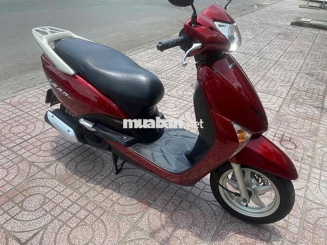 xe Honda Lead đá chống tắt máy