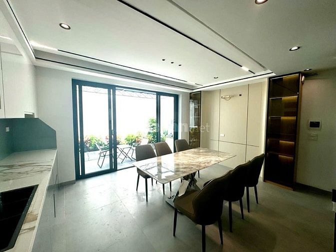 Siêu phẩm Ngã Tư Sở, 6 tầng thang máy, gần phố, 41m2, chào 13 tỷ 8