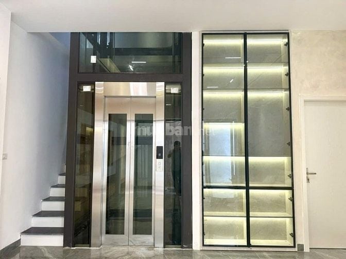 Siêu phẩm Ngã Tư Sở, 6 tầng thang máy, gần phố, 41m2, chào 13 tỷ 8