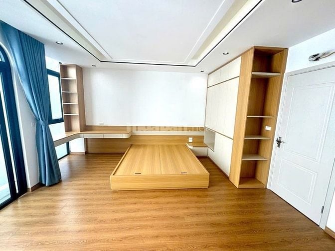 Siêu phẩm Ngã Tư Sở, 6 tầng thang máy, gần phố, 41m2, chào 13 tỷ 8