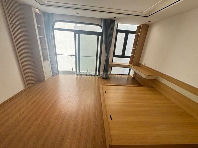 Siêu phẩm Ngã Tư Sở, 6 tầng thang máy, gần phố, 41m2, chào 13 tỷ 8