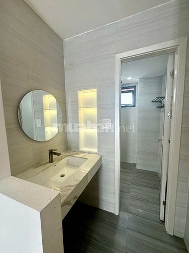 Siêu phẩm Ngã Tư Sở, 6 tầng thang máy, gần phố, 41m2, chào 13 tỷ 8