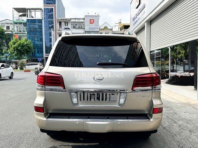 Lexus Lx570 (Full options)