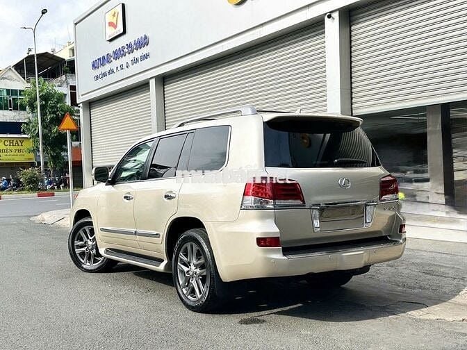 Lexus Lx570 (Full options)