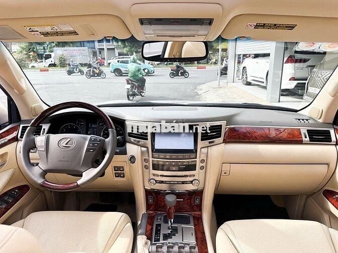 Lexus Lx570 (Full options)