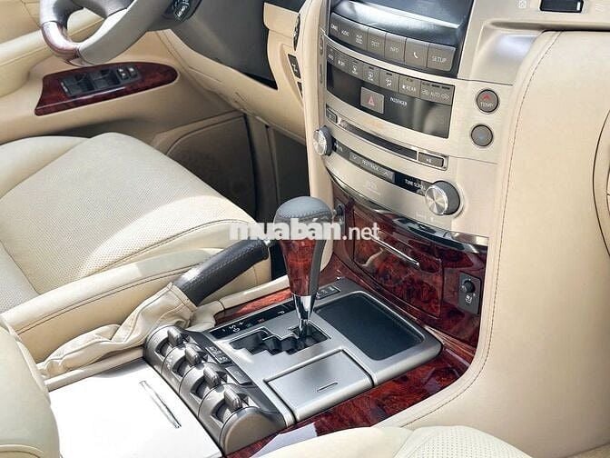 Lexus Lx570 (Full options)