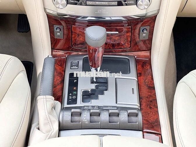 Lexus Lx570 (Full options)