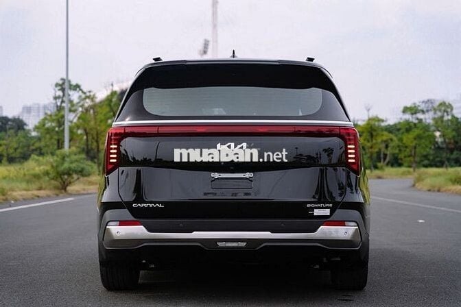 Kia Carnival 2.2D Signature 7 ghế 2024 - 28000 km