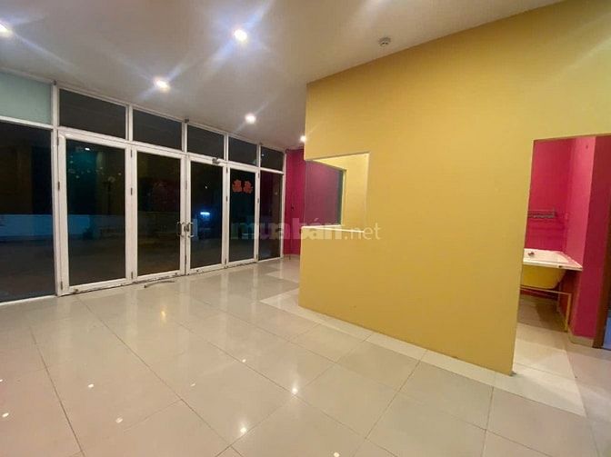 Mặt bằng rẻ, an ninh tiện làm kho hàng online và ở lại được