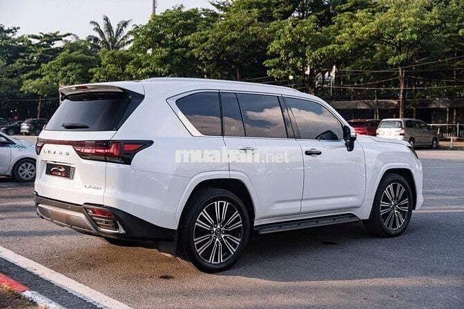 Lexus LX 600 Urban 2024 - 5000 km