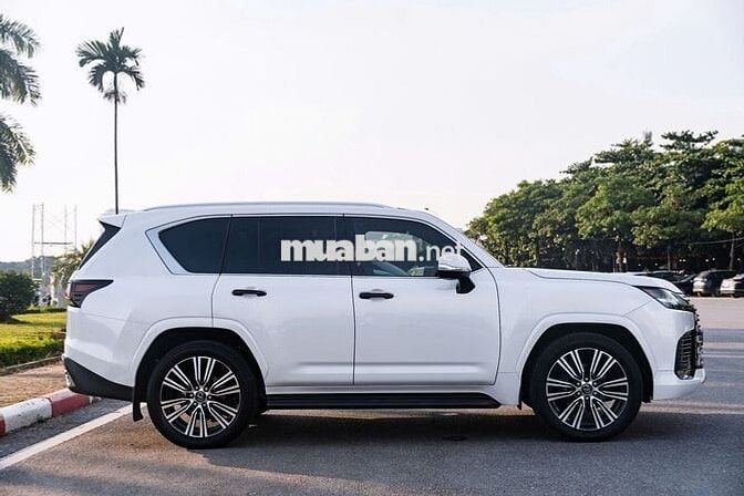 Lexus LX 600 Urban 2024 - 5000 km