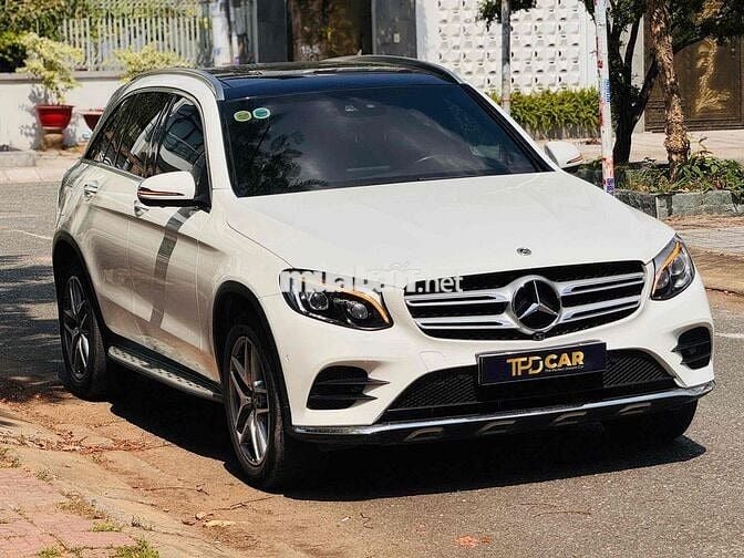 Mercedes-Benz GLC300 trắng/nâu sản xuất 2018