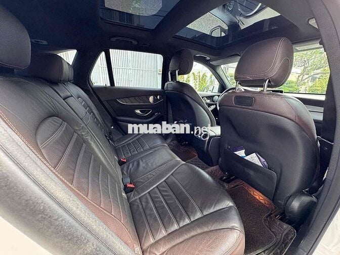 Mercedes-Benz GLC300 trắng/nâu sản xuất 2018