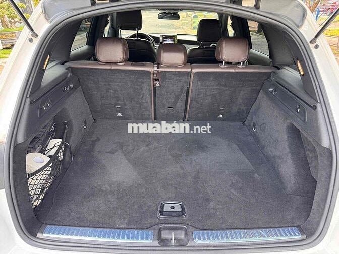 Mercedes-Benz GLC300 trắng/nâu sản xuất 2018