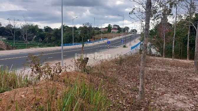 Bán đất  mặt tiền đường 30m thành phố Kon Tum
