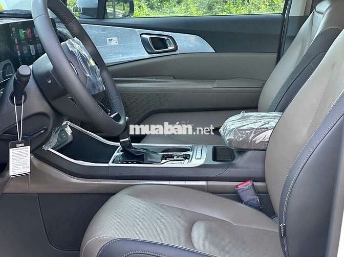 Kia carnival 2.2D luxury- 7000 km