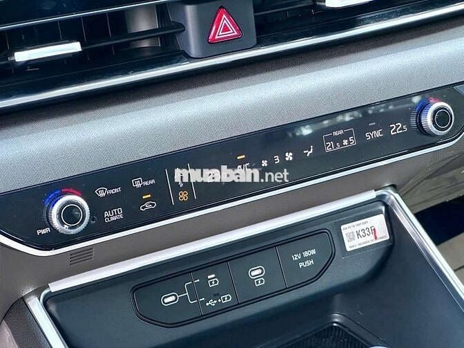 Kia carnival 2.2D luxury- 7000 km