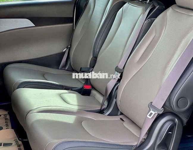 Kia carnival 2.2D luxury- 7000 km