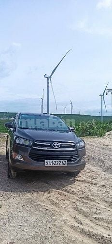 CẦN BÁN XE INNOVA 2018 E MÀU XÁM SỐ SÀN 8 CHỔ 