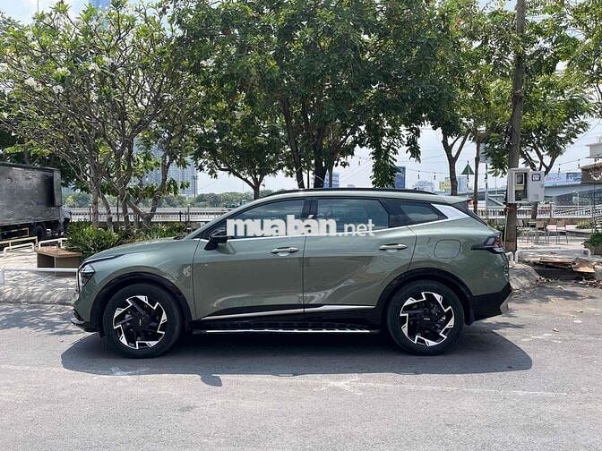 Kia Sportage 2023 Signature 1.6T AWD - 30200 km