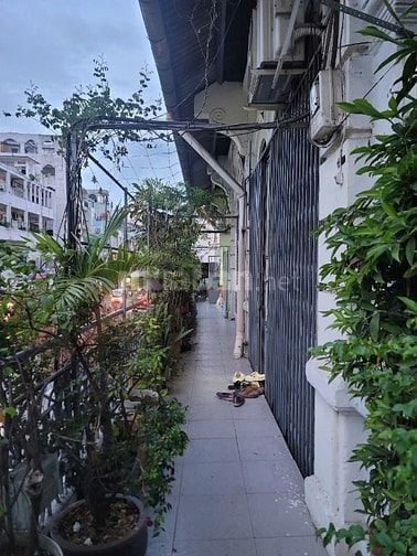 Nhà lầu 1 49D Trần Hưng Đạo, Q5 đoạn 2 chiều.