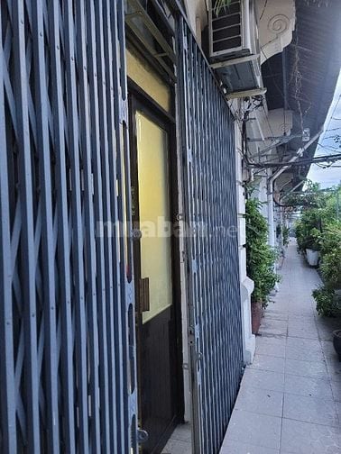 Nhà lầu 1 49D Trần Hưng Đạo, Q5 đoạn 2 chiều.