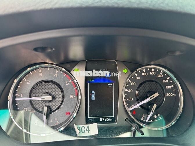 TOYOTA HILUX 2.4E AT 4x2 – MỚI 99%