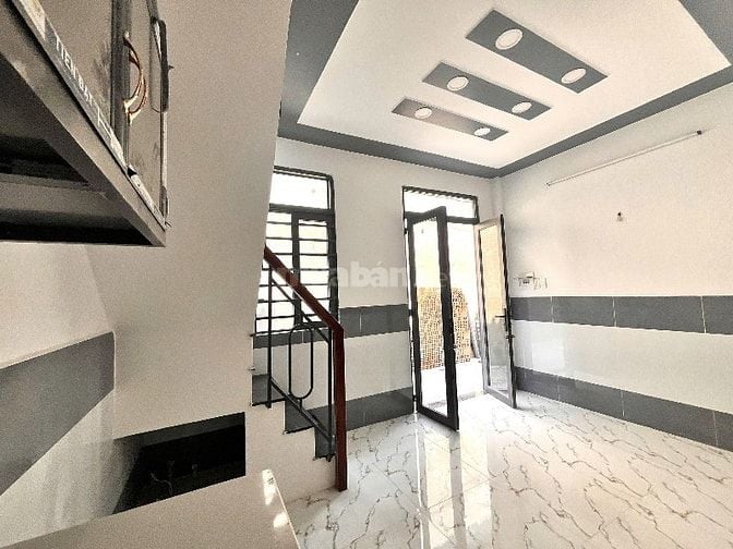 Nhà 1 trệt 1 lầu, gần kcn hoàng gia,gần chợ chỉ 195 triệu