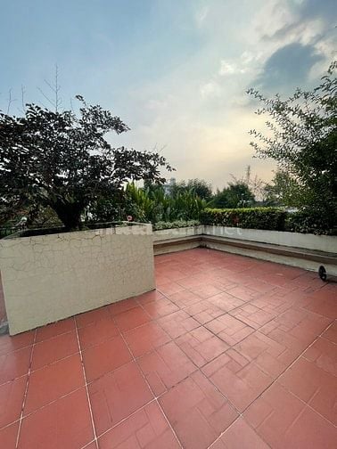 Chủ gửi bán nhanh căn biệt thự diện tích lớn 360m KDC Sadeco, giá tốt