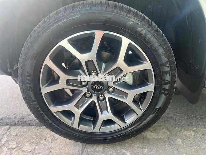 Ford Everest 2022 Titanium bảo dưỡng full hãng