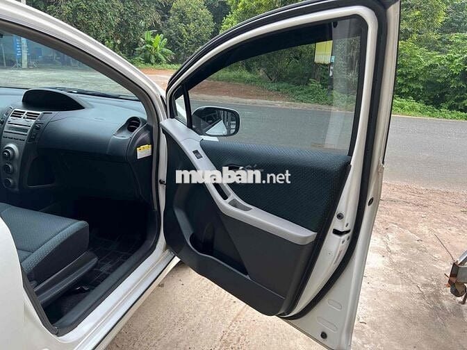 Toyota Yaris 2009 1.5 AT - 98000 km