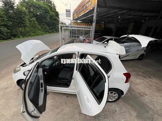 Toyota Yaris 2009 1.5 AT - 98000 km